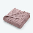 Charger l'image dans la visionneuse de la galerie, Plaid Coton Gaufré Rose / 150 x 200 cm